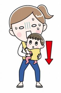 重い赤ちゃんを抱っこするお母さん